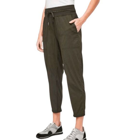 lululemon athletica Pants - LULULEMON ATHLETICA Dance Studio Crop '25" In Dark Olive Size 6